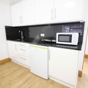 Marlborough Road, Uxbridge - Photo 2