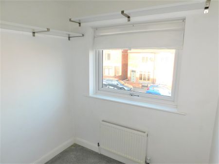 3 bedroom semi-detached to let - Photo 4