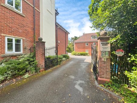 2 bedroom Flat To Let Total Size: 1329 SQ FT - Photo 5