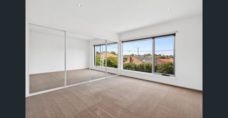 Exceptional Presented Townhome in sought-after Newtown - Photo 5