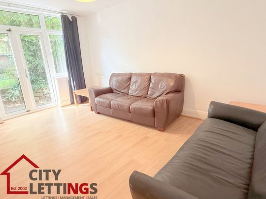 5 Bedroom Semi-Detached House - Photo 1