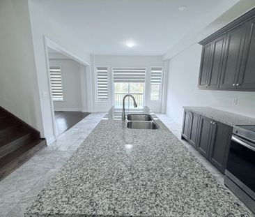 For Lease - 538 Baker Hill Boulevard, Whitchurch-Stouffville, Ontario - Photo 3