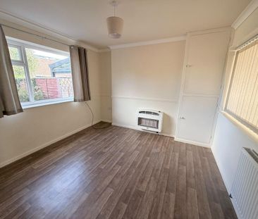 3 bedroom semi-detached house to rent - Photo 6
