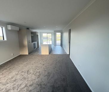 56 Hokioi Drive, Kenepuru - Photo 2