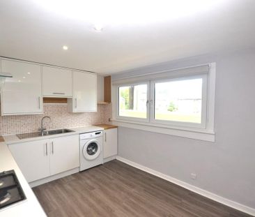 3 bedroom flat to rent - Photo 3