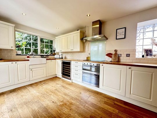 3 bedroom detached bungalow to rent - Photo 1