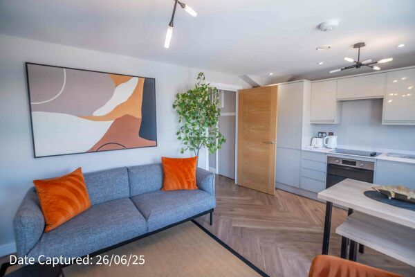 Flat 8, Crescent Court off Blossom Street - Photo 1