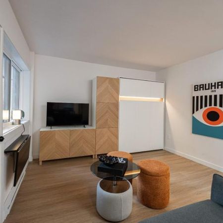Appartement Meublé Moderne à Louer – Centre-Ville de Montréal - Photo 3