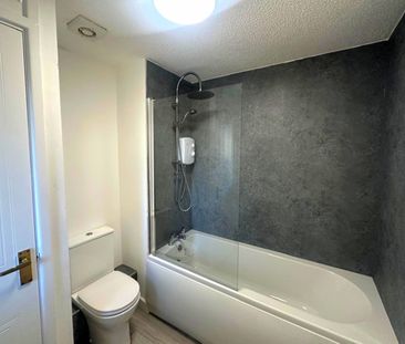 2 bedroom Flat To Let - Photo 6