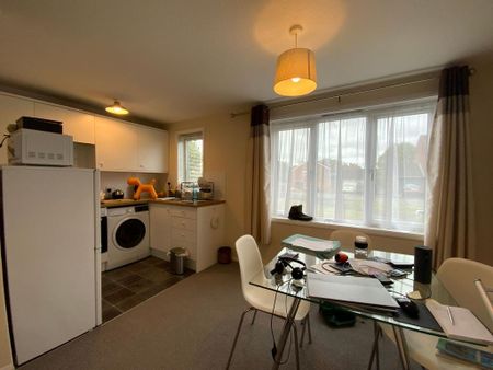 1 bedroom ground floor flat to rent - Photo 2