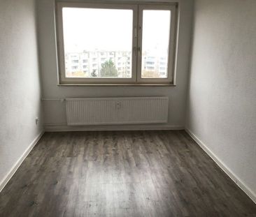 Moderne Wohnung mit Balkon und toller Aussicht kurzfristig verfügbar - Photo 1