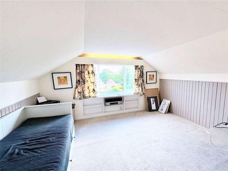 The Crescent, Farnham, Surrey, GU9 - Photo 2