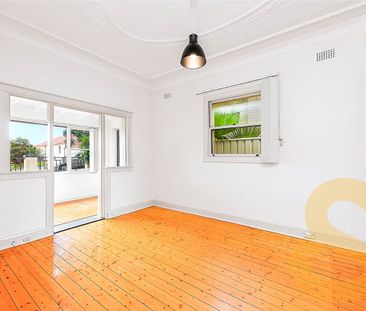 Stylish Family Home - Photo 4