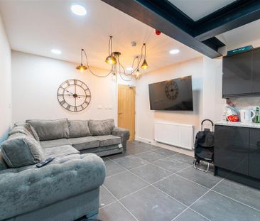 5 bedroom house to rent - Photo 1