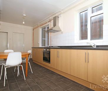 4 bedroom terraced house to rent - Photo 6