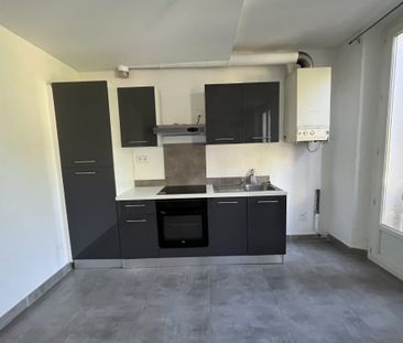 Location Appartement 3 pièces 80m² HYERES 83400 - Photo 5