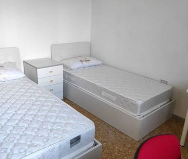 Stanza in appartamento di 15 m² a Bologna - Photo 1