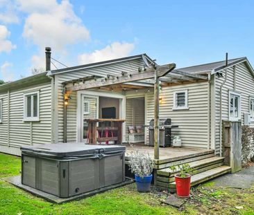 Vintage Charm Meets Modern Comfort ..... - Photo 2