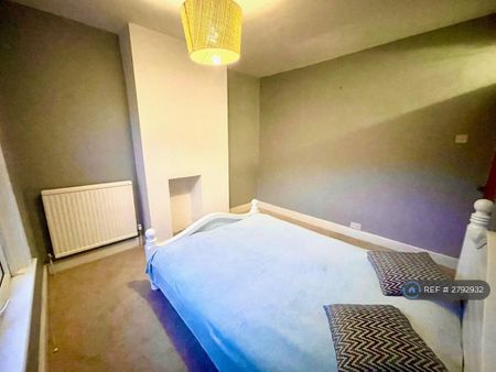 1 bedroom in a house share to rent - Photo 4