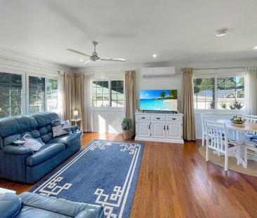 Spacious Family Living in the Heart of Woombye - Photo 3