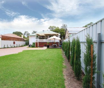 644 Elm Street, Albury NSW 2640 - House For Rent | Domain - Photo 4