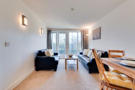 3 bedroom flat to rent - Photo 4