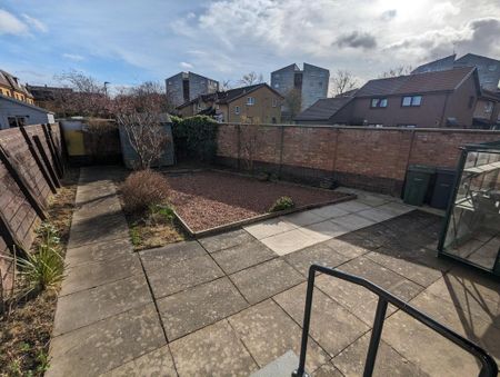 2 bedroom semi-detached house to rent - Photo 4