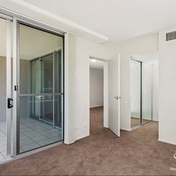 Furnished two bedrooms apartment at heart of Indooroopilly - Photo 1