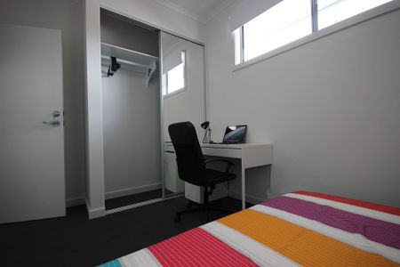 6-bedroom shared house / townhouse, Fifth Street - Photo 2