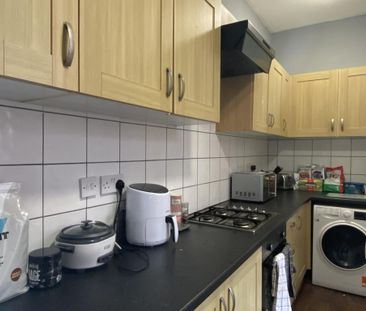 6 bedroom terraced house to rent - Photo 2