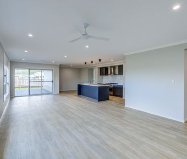 Beautiful Family Home - Photo 2