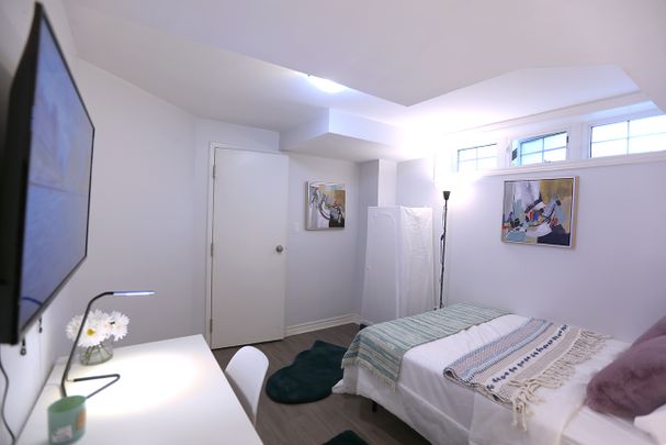 Master Room & Ensuite Bath (Basement) - North York - Photo 1