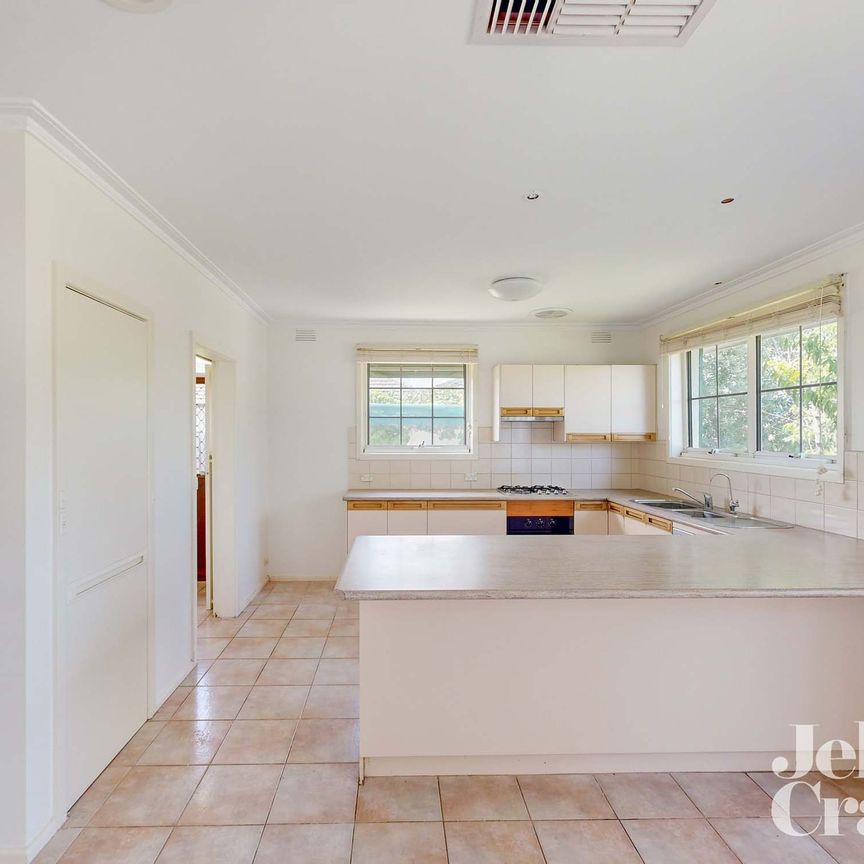 390 Chesterville Road, Bentleigh East - Photo 1