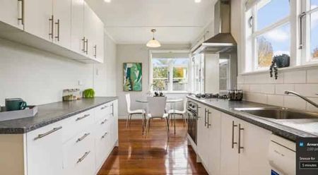 Family Friendly in Hamilton East - Photo 4