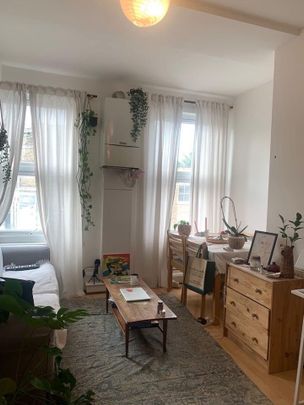 1 Bed Flat, Stoke Newington High Street, N16 - Photo 1