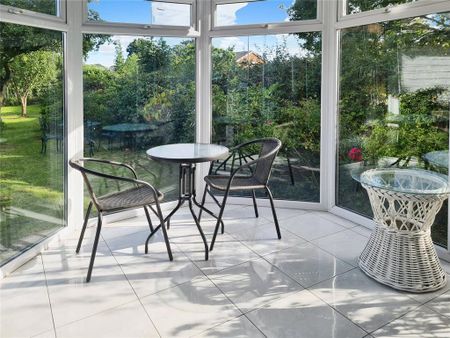 4 bedroom detached house to rent - Photo 3