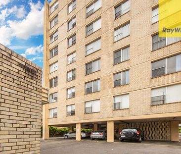 LARGE 3 BEDROOM UNIT IN GOOD STREET - Photo 1