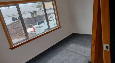 1 room available, huge back yard/garden area. - Photo 2