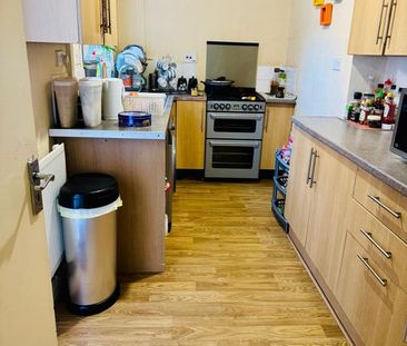 Room in a Shared House, Dobroyd Street, M8 - Photo 6