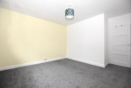3 bedroom semi-detached bungalow to rent - Photo 3