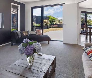 JUST STUNNING - Photo 1