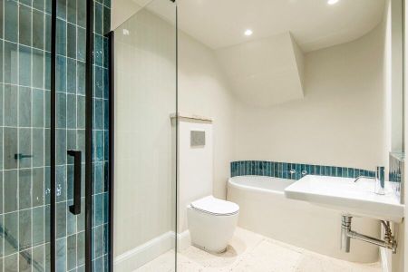 3 Bedroom Apartment To Let - Photo 2