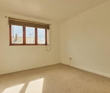 2 bedroom end of terrace house to rent - Photo 2