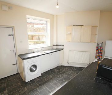 3 bedroom end of terrace house to rent - Photo 5