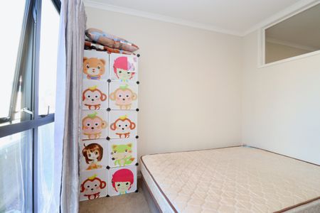3-Bedroom Apartment in Flat Bush with Parking - Photo 2
