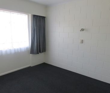 Recently renovated one bedroom flat with a fridge/freezer, double b... - Photo 6