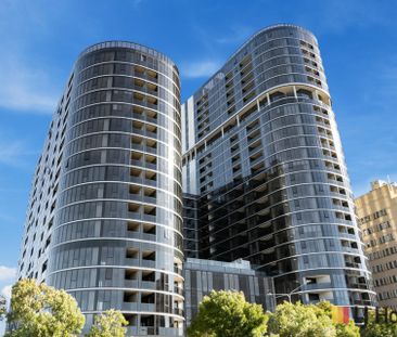 3 Bedroom Unit with Style, Space and Skyline Views - Photo 6