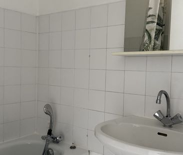 T2 CHU PARKING ET CAVE - Photo 4