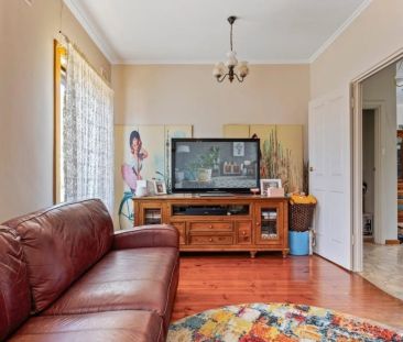 Neat & Comfortable 2-Bedroom Home in a Convenient Location - Photo 2