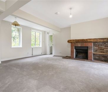 A substantial detached 7 bedroom cottage situated within the Villag... - Photo 6